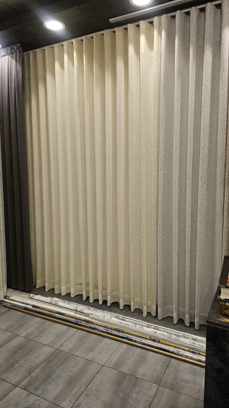 20251206_191715_pardeshine