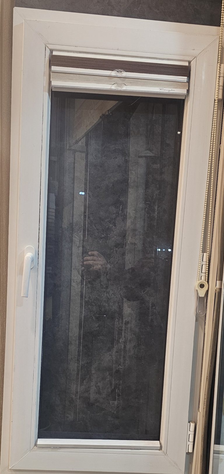 20251206_193936_pardeshine